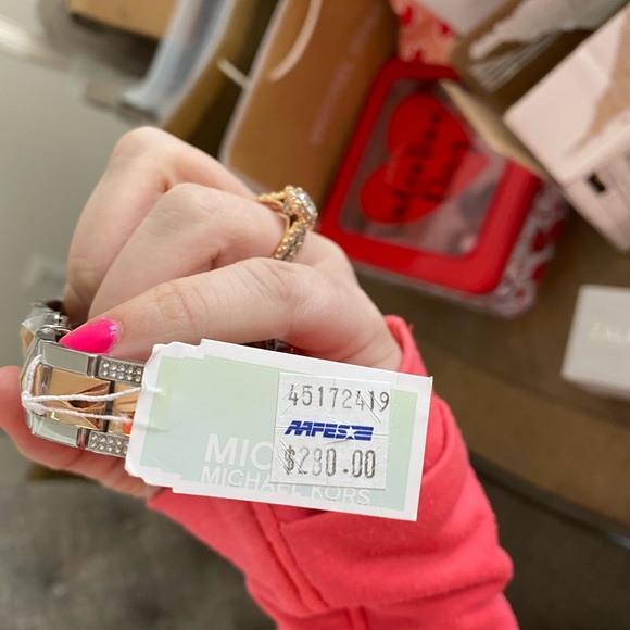 Micheal Kors watch - Picture 2 of 2